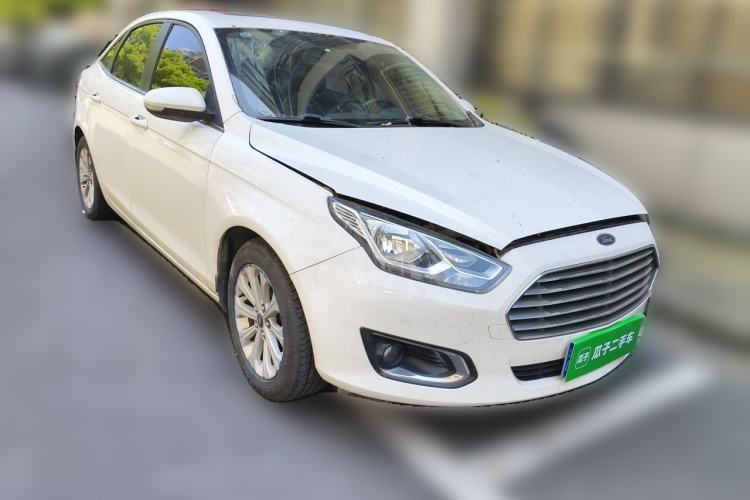 Used Ford Escort 2015 1.5L Automatic Fashion Model Front Right 45 Deg