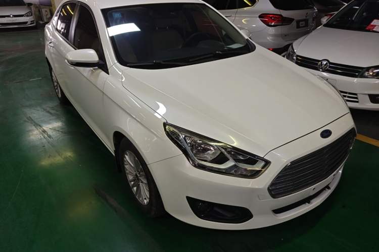 Used Ford Escort 2015 1.5L Manual Comfort Model Front Right 45 Deg