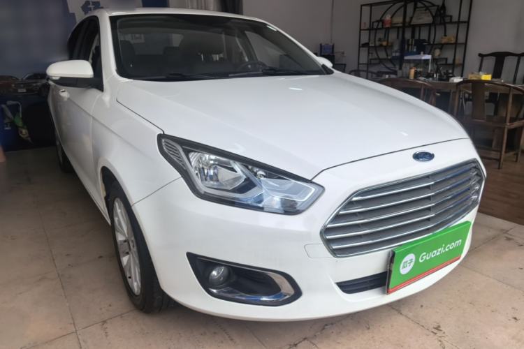 Used Ford Escort 2015 1.5L Automatic Fashion Model Front Right 45 Deg