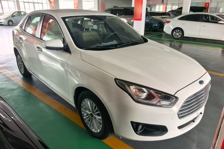 Used Ford Escort 2015 1.5L Automatic Comfort Edition Front Right 45 Deg