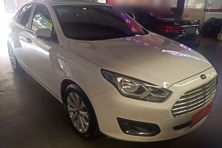 Used Ford Escort 2015 1.5L Automatic Fashion Model Front Right 45 Deg