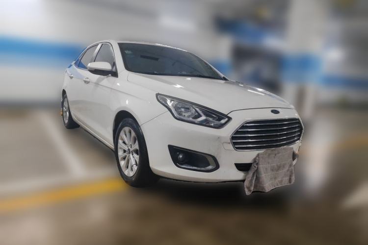Used Ford Escort 2015 1.5L Automatic Fashion Model Front Right 45 Deg