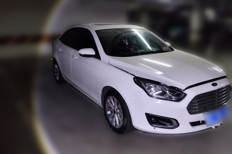 Used Ford Escort 2015 1.5L Automatic Fashion Model Front Right 45 Deg