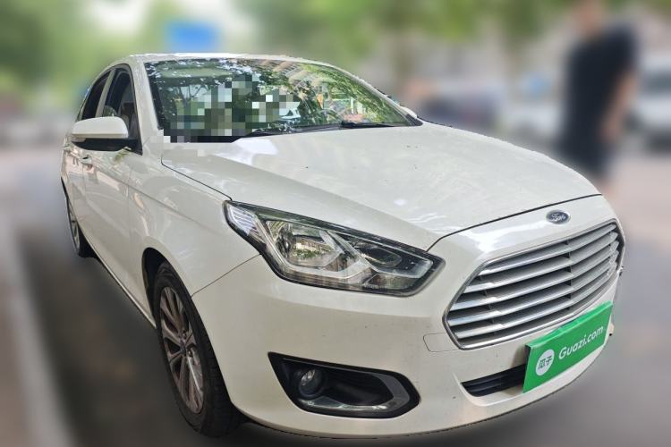 Used Ford Escort 2015 1.5L Automatic Fashion Model Front Right 45 Deg