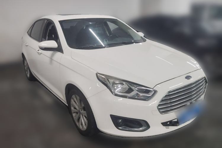 Used Ford Escort 2015 1.5L Manual Fashion Edition Front Right 45 Deg