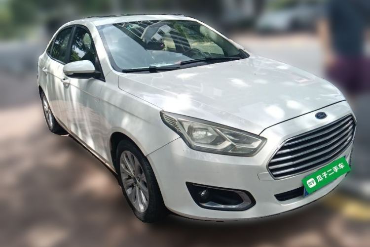 Used Ford Escort 2015 1.5L Automatic Fashion Model Front Right 45 Deg