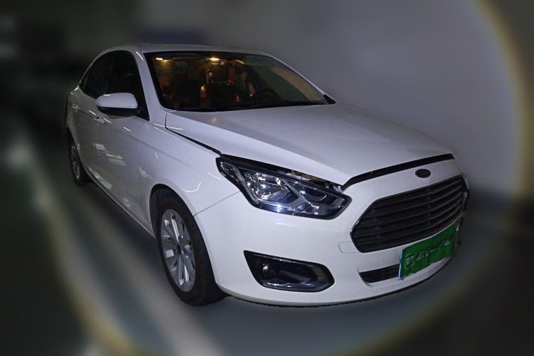 Used Ford Escort 2015 1.5L Automatic Fashion Model Front Right 45 Deg