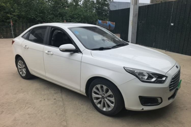 Used Ford Escort 2015 1.5L Automatic Fashion Model Front Right 45 Deg