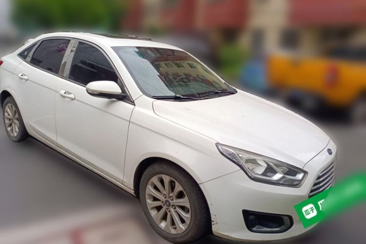 Used Ford Escort 2015 1.5L Manual Fashion Edition Front Right 45 Deg