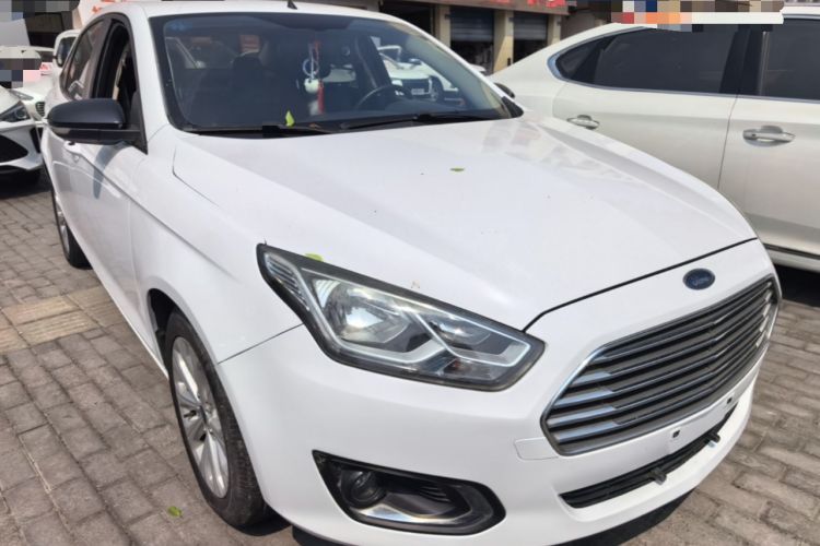 Used Ford Escort 2015 1.5L Automatic Fashion Model Front Right 45 Deg