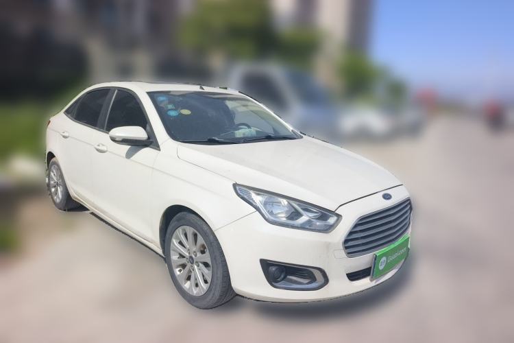 Used Ford Escort 2015 1.5L Manual Fashion Edition Front Right 45 Deg
