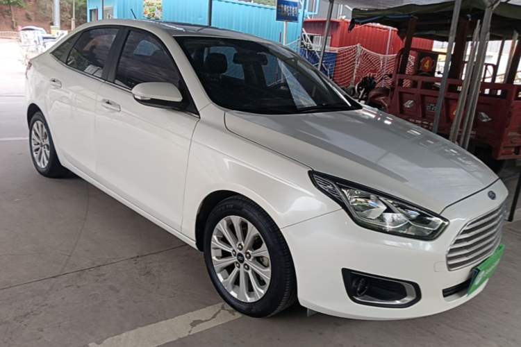 Used Ford Escort 2015 1.5L Manual Fashion Edition Front Right 45 Deg