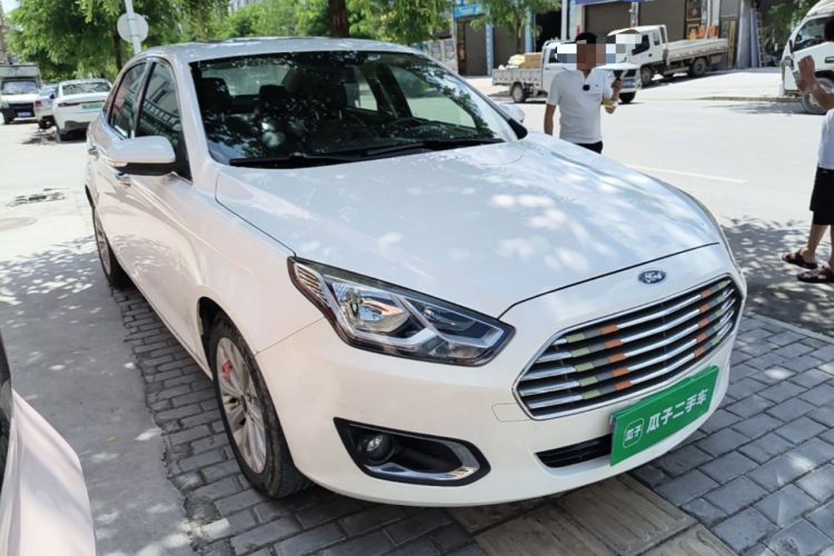 Used Ford Escort 2015 1.5L Manual Fashion Edition Front Right 45 Deg