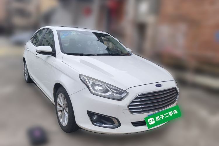 Used Ford Escort 2015 1.5L Automatic Fashion Model Front Right 45 Deg