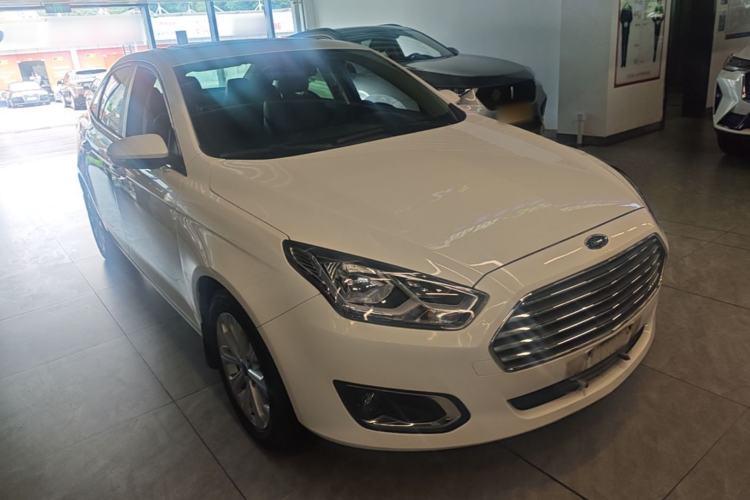 Used Ford Escort 2015 1.5L Automatic Fashion Model Front Right 45 Deg