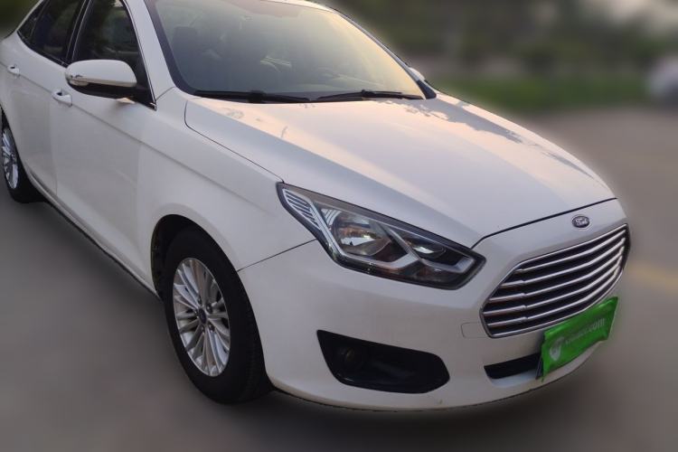 Used Ford Escort 2015 1.5L Automatic Comfort Edition Front Right 45 Deg