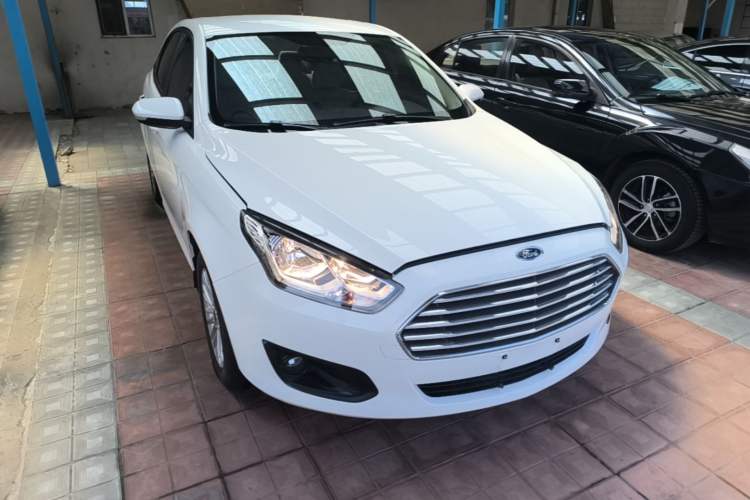 Used Ford Escort 2015 1.5L Automatic Comfort Edition Front Right 45 Deg