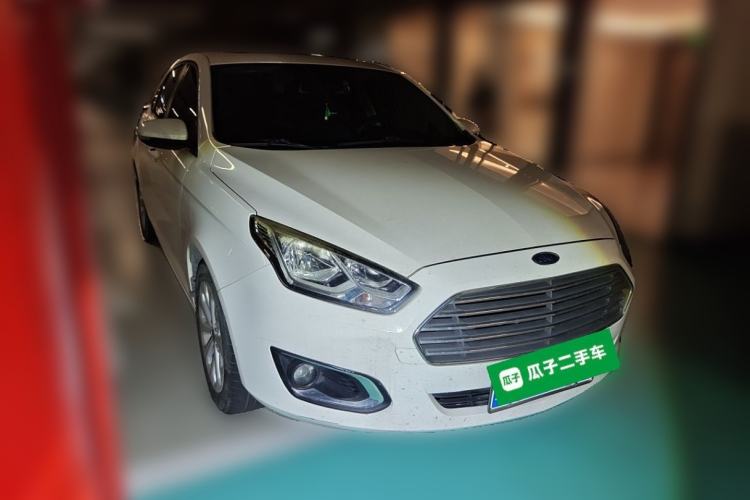 Used Ford Escort 2015 1.5L Automatic Fashion Model Front Right 45 Deg