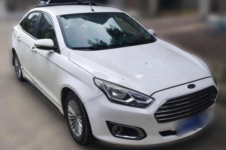 Used Ford Escort 2015 1.5L Automatic Comfort Edition Front Right 45 Deg