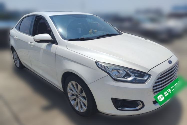 Used Ford Escort 2015 1.5L Automatic Fashion Model Front Right 45 Deg