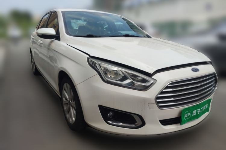 Used Ford Escort 2015 1.5L Manual Fashion Edition Front Right 45 Deg