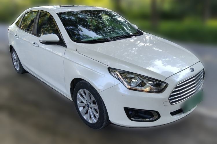 Used Ford Escort 2015 1.5L Automatic Fashion Model Front Right 45 Deg