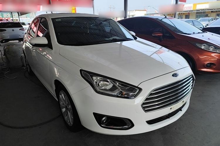 Used Ford Escort 2015 1.5L Manual Fashion Edition Front Right 45 Deg