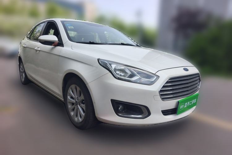 Used Ford Escort 2015 1.5L Manual Fashion Edition Front Right 45 Deg