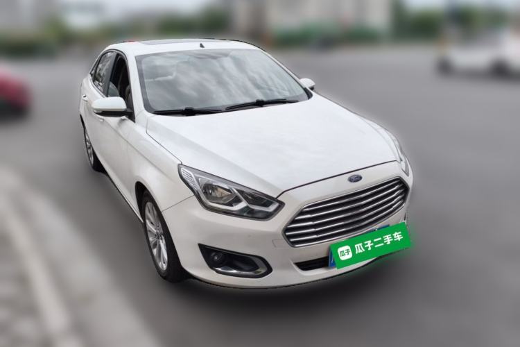Used Ford Escort 2015 1.5L Manual Fashion Edition Front Right 45 Deg