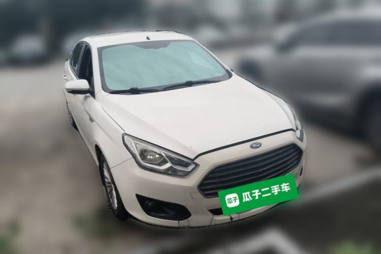 Used Ford Escort 2015 1.5L Automatic Comfort Edition Front Right 45 Deg