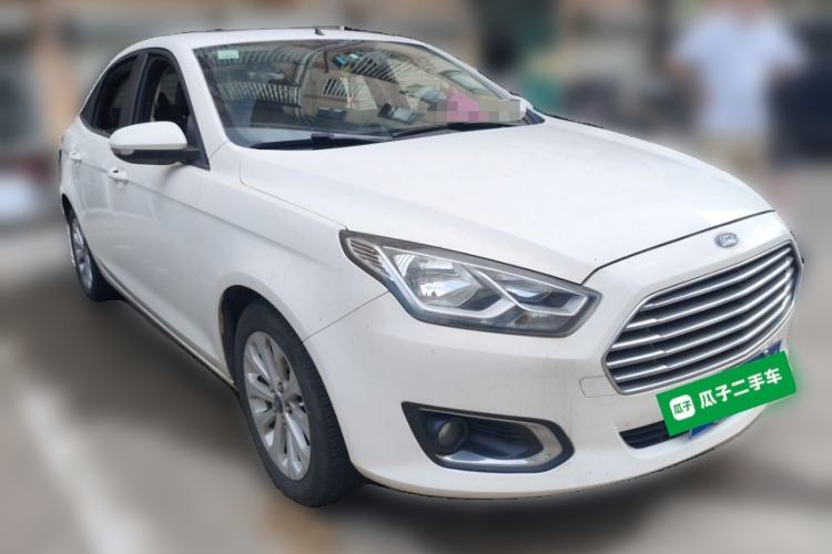 Used Ford Escort 2015 1.5L Automatic Fashion Model Front Right 45 Deg