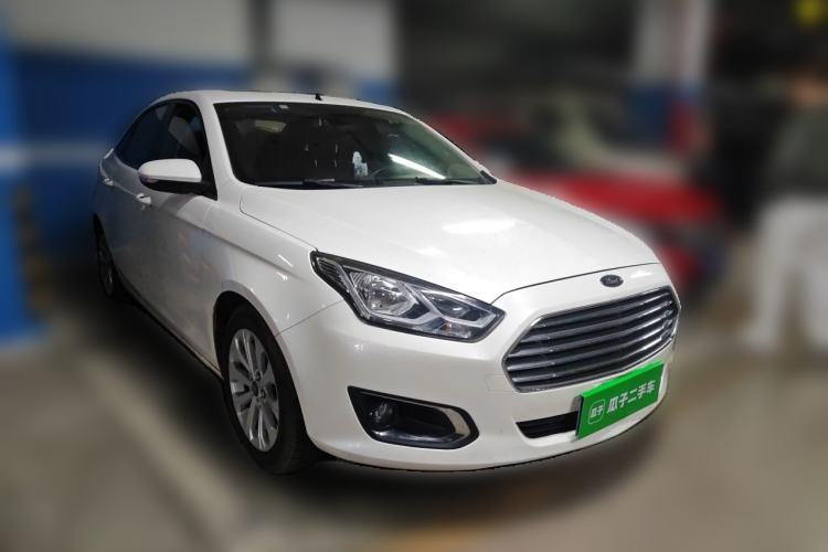 Used Ford Escort 2015 1.5L Automatic Fashion Model Front Right 45 Deg