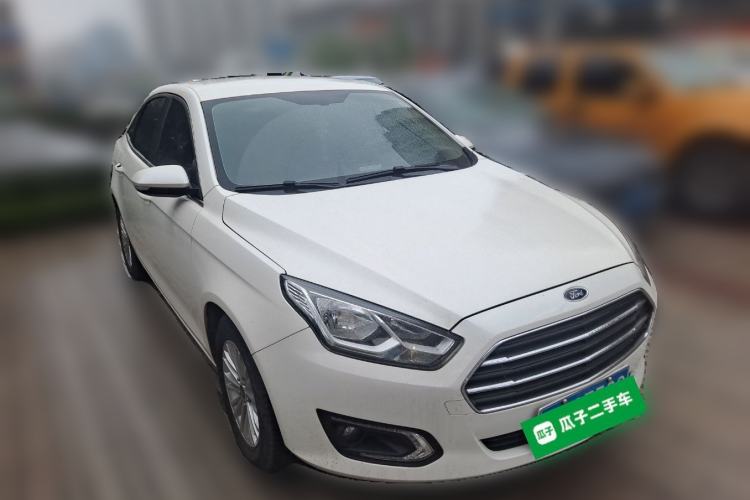 Used Ford Escort 2015 1.5L Automatic Comfort Edition Front Right 45 Deg