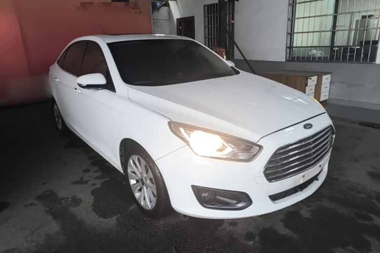 Used Ford Escort 2015 1.5L Automatic Fashion Model Front Right 45 Deg