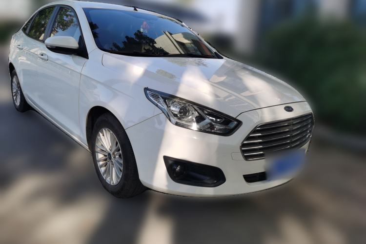 Used Ford Escort 2015 1.5L Manual Comfort Model Front Right 45 Deg