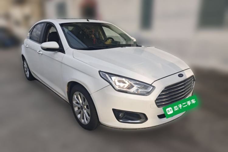 Used Ford Escort 2015 1.5L Automatic Fashion Model Front Right 45 Deg