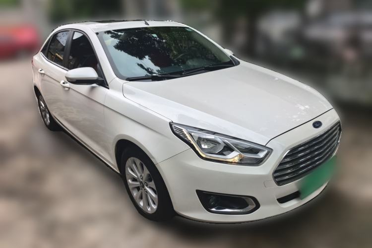 Used Ford Escort 2015 1.5L Automatic Fashion Model Front Right 45 Deg