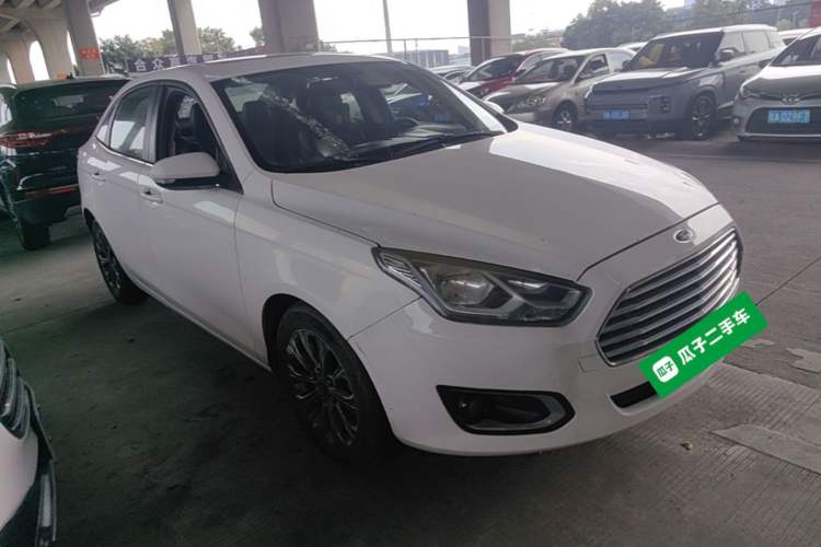 Used Ford Escort 2015 1.5L Manual Fashion Edition Front Right 45 Deg