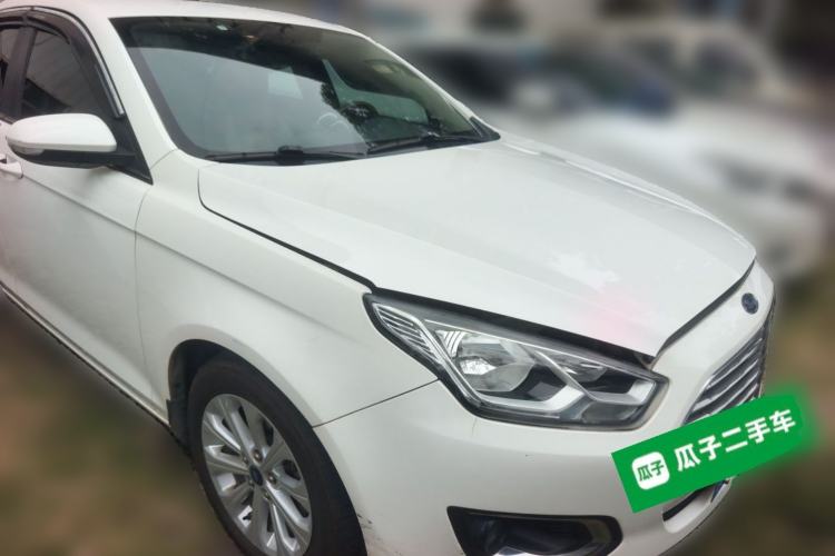 Used Ford Escort 2015 1.5L Automatic Fashion Model Front Right 45 Deg