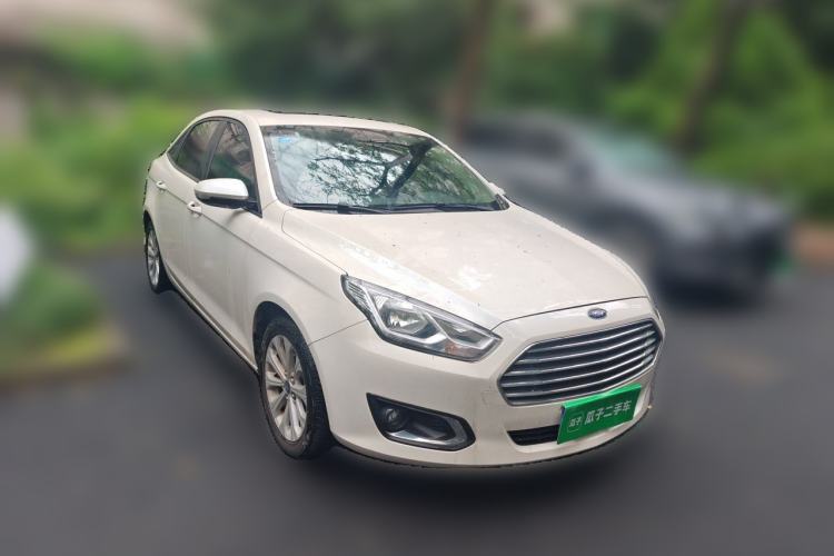 Used Ford Escort 2015 1.5L Automatic Fashion Model Front Right 45 Deg