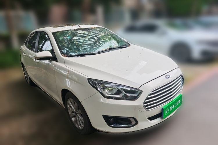 Used Ford Escort 2015 1.5L Automatic Fashion Model Front Right 45 Deg