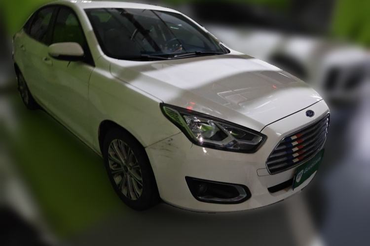 Used Ford Escort 2015 1.5L Automatic Fashion Model Front Right 45 Deg