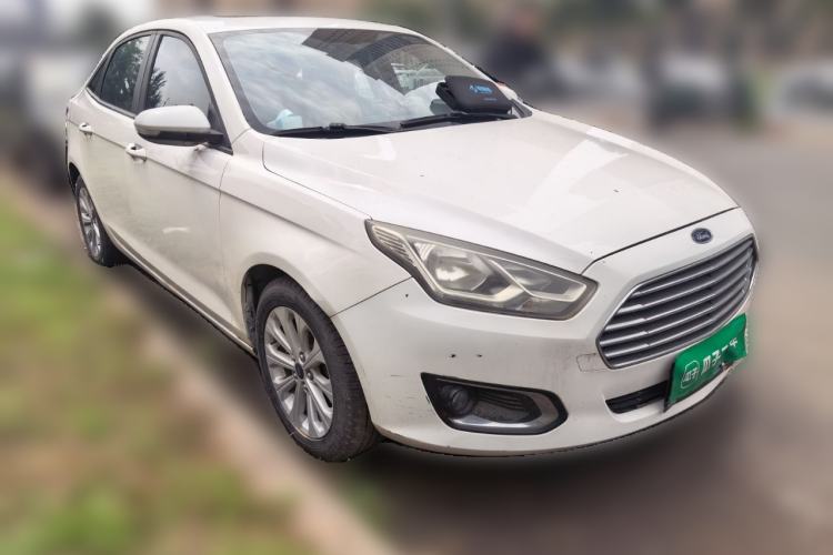 Used Ford Escort 2015 1.5L Automatic Fashion Model Front Right 45 Deg