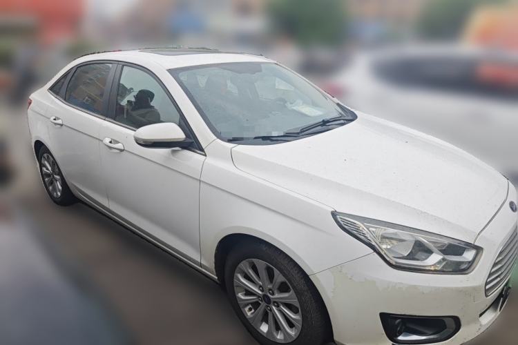 Used Ford Escort 2015 1.5L Manual Fashion Edition Front Right 45 Deg