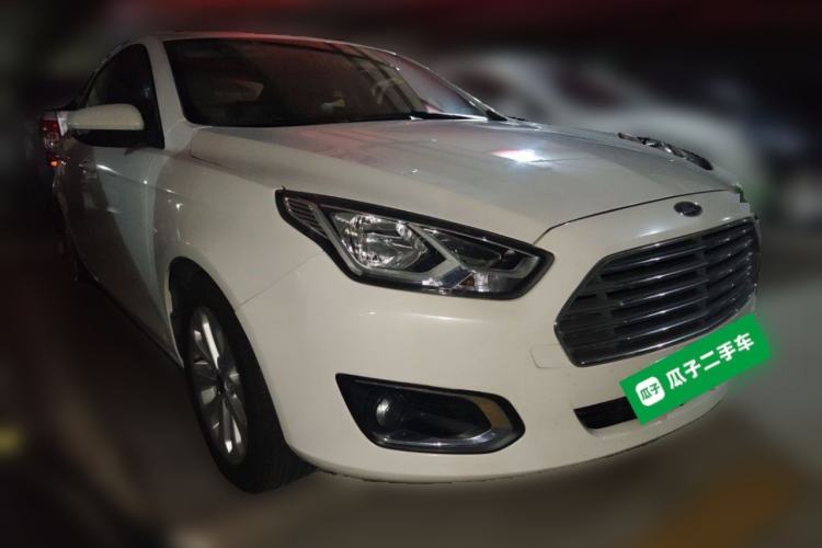 Used Ford Escort 2015 1.5L Automatic Fashion Model Front Right 45 Deg
