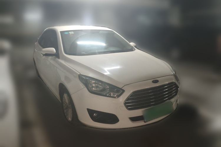 Used Ford Escort 2015 1.5L Manual Comfort Model Front Right 45 Deg