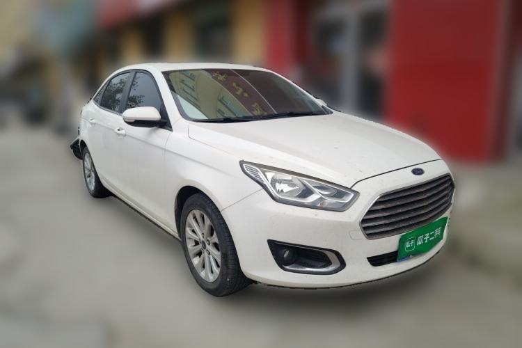 Used Ford Escort 2015 1.5L Automatic Fashion Model Front Right 45 Deg