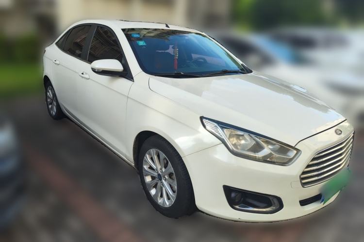 Used Ford Escort 2015 1.5L Automatic Fashion Model Front Right 45 Deg