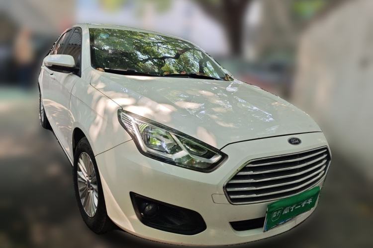 Used Ford Escort 2015 1.5L Automatic Comfort Edition Front Right 45 Deg