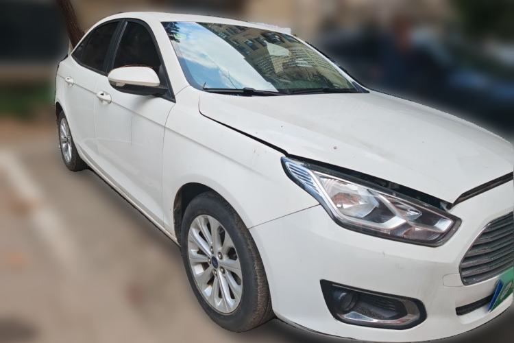 Used Ford Escort 2015 1.5L Automatic Fashion Model Front Right 45 Deg
